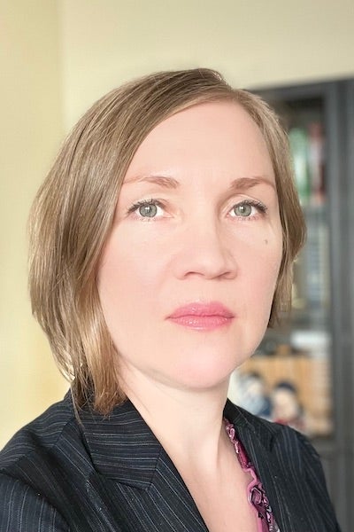 Erkak kokrak mushtidan sutni sikadi va soradi